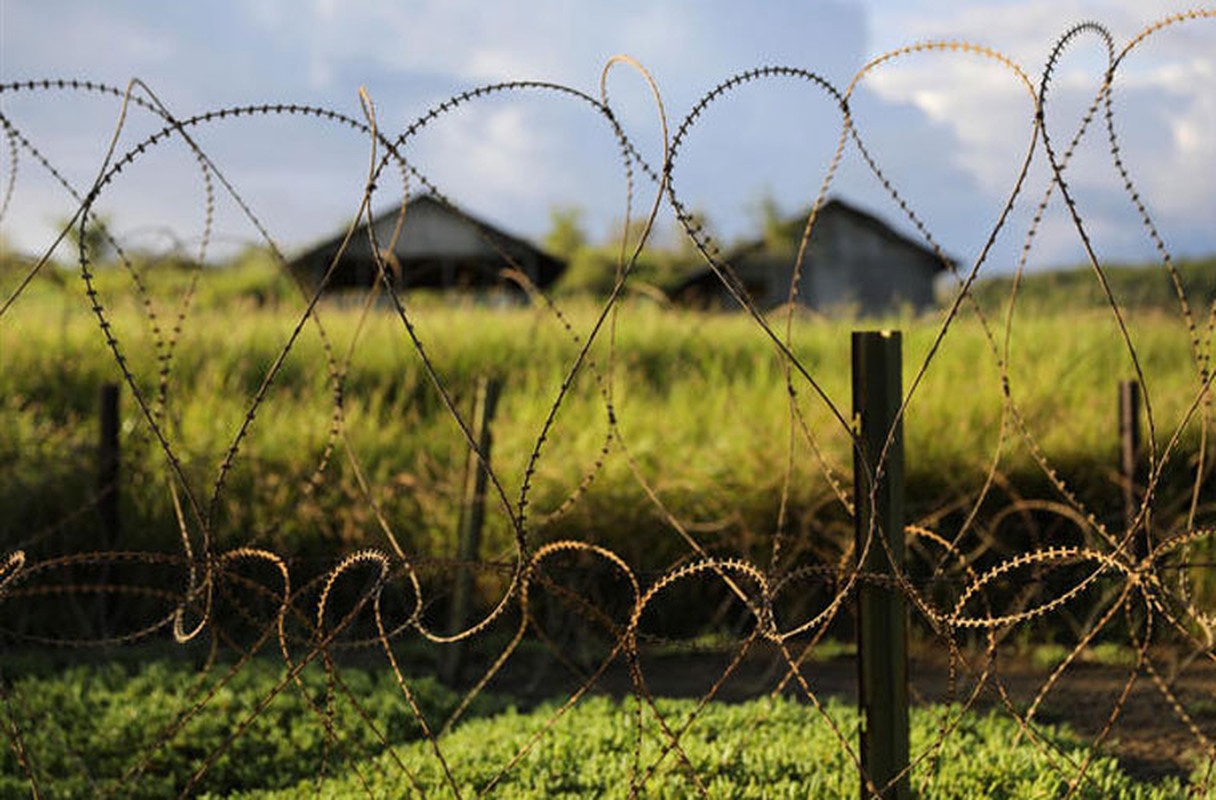 He lo anh ben trong nha tu khet tieng Guantanamo-Hinh-9